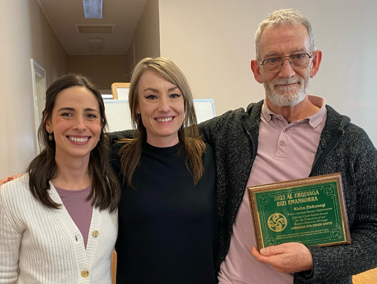 Kinku Zinkunegi receives Bizi Emankorra Award